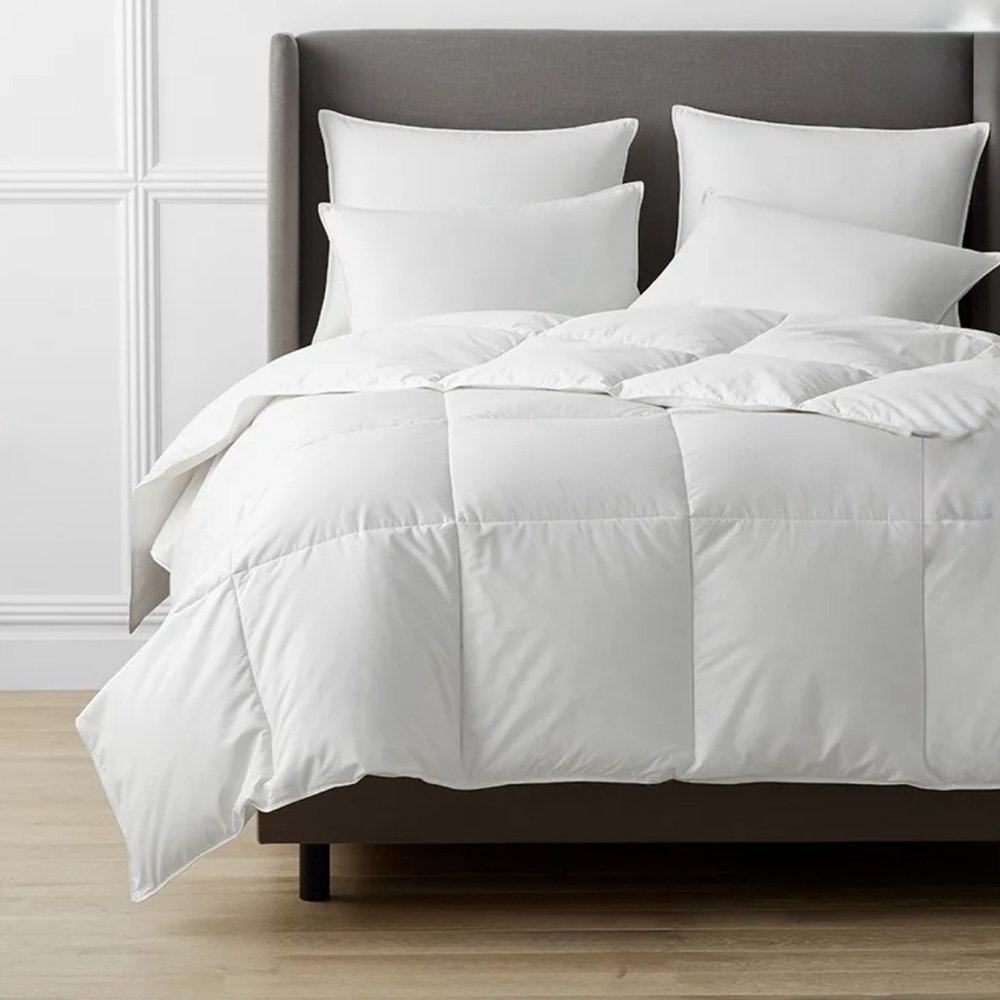 The Company Store Legends Luxury Luxe Olympia Down Light Warmth Comforter king